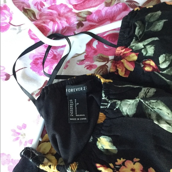 NWOT Forever 21 Floral Off The Shoulder Top - Picture 3 of 3